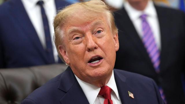 USA: Trump setzt neues Sanktionspaket gegen Russland in KraftEinreiseverbote, Strafzölle und eingefrorene Vermögen: US-Präsident Trump hat verschärfte Sanktionen gegen Russland mit seiner Unterschrift in Kraft gesetzt. Eine scharfe Reaktion aus Russland folgte prompt.➡️  #Trump #Russland #Sanktionen