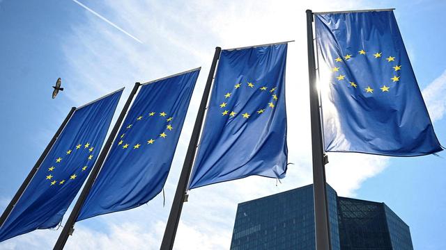 EU streicht zwei russische Oligarchen von SanktionslisteDie EU hat sich in letzter Minute darauf verständigt, die Russland-Sanktionen gegen rund 3.000 Menschen und Organisationen um drei Jahre zu verlängern - mit wichtigen Ausnahmen: Zwei Oligarchen werden von der Liste gestrichen. Kiew ist empört.➡️ #Oligarchen