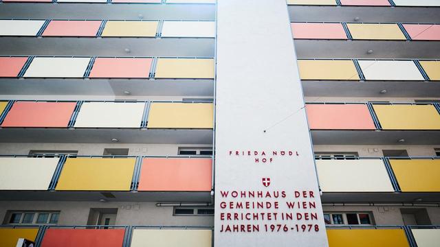 Wie Wien erfolgreich gegen Wohnungsnot und hohe Mieten vorgehtIn vielen europäischen Hauptstädten herrscht Wohnungsnot. Österreich geht seit mehr als 100 Jahren in seiner Hauptstadt mit Gemeindebauten dagegen vor. Die Mieten dort sind vergleichsweise günstig. Wie geht das? Von Silke Hahne.➡️  #Wohnungsbau #Wohnen