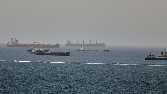 Sieben-Tage-Plan - Irans Vorschlag für Öffnung der Straße von Hormus Seit Monaten ist die Straße von Hormus weitgehend blockiert - mit Folgen für die Wirtschaft. Iran hat den USA nun einen Plan übermittelt. Präsident Trump scheint aber nicht interessiert. Saudi-Arabien meldet neue Angriffe in der Region.➡️  #Iran #StraßevonHormus