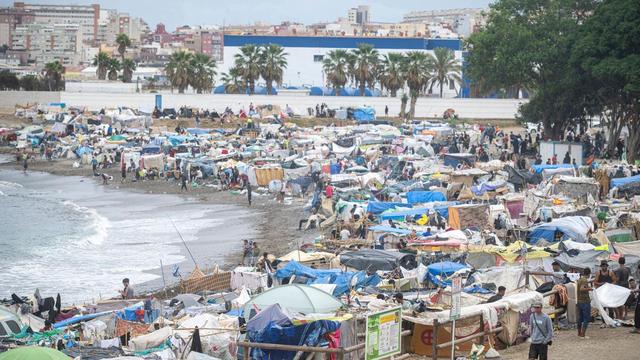 EU-Innenminister in Luxemburg: "Müssen jetzt über Ceuta sprechen"Die EU-Innenminister beraten heute in Luxemburg über Abschiebungen. Dabei wird es zudem um die Lage in Ceuta gehen. Ein weiteres Thema sind sogenannte Return Hubs außerhalb der EU, die auch der Bundesinnenminister will. Von K. Schmidt.➡️  #Ceuta