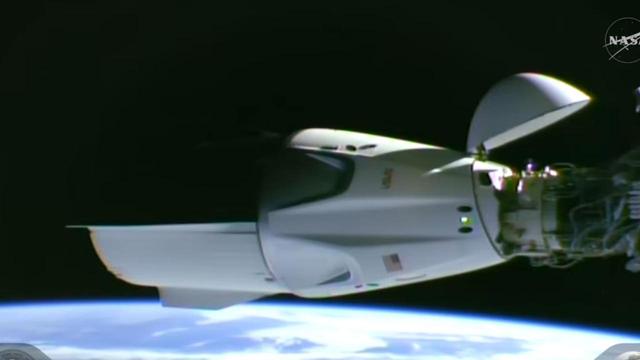 Astronauten erreichen ISS in RekordzeitSo schnell war noch kein US-Raumschiff an der ISS: Knapp acht Stunden nach dem Start hat eine "Dragon"-Kapsel die Weltraumstation erreicht. An Bord sind vier Raumfahrer aus den USA, Kanada und Russland.➡️ #Astronaut #NASA #Raumfahrt
