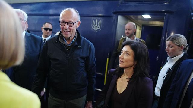 Merz und Reiche in der Ukraine: Weitere Militärhilfe geplant