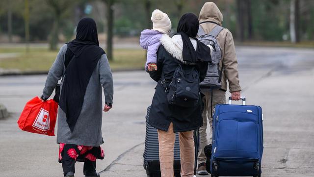 Zahl der Asylanträge in der EU offenbar deutlich gesunkenDie Zahl der Asylanträge in Europa ist gesunken - in den ersten neun Monaten dieses Jahres wurden laut einem Zeitungsbericht im Vergleich zum Vorjahr fast ein Viertel weniger Anträge gestellt. Deutschland liegt auf Platz drei.➡️ #EU