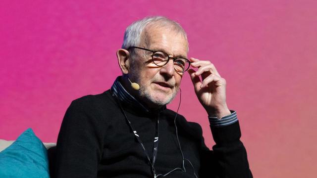 Nobelpreis für Physik: Auszeichnung für Nachweis von "Geistern aus dem All"Ein riesiges Observatorium unter dem antarktischen Eis: Mit dieser verrückten Idee weist Francis Halzen Neutrinos nach - "Geisterteilchen" aus dem All. Dafür wird er mit dem Physik-Nobelpreis ausgezeichnet. Von David Beck und Ralf Kölbel.➡️ 