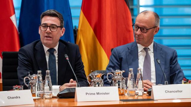 Großbritannien: Burnham bietet Deutschland Kampfjet-Kooperation anBei seinem Besuch in Berlin hat der neue britische Premier Burnham die Absicht einer engen Zusammenarbeit mit Deutschland unterstrichen. Für Überraschung sorgte ein Angebot im Verteidigungsbereich.➡️ #Burnham #FriedrichMerz #Kampfjets