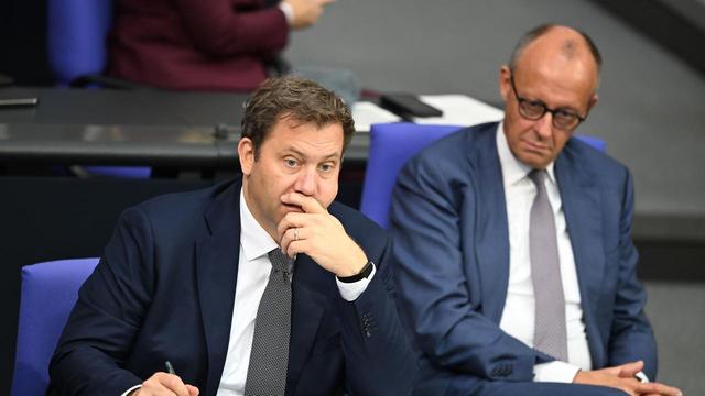 Rücktritt von Bärbel Bas: Neue Hoffnung für Koalition?Ist der Rücktritt von Bärbel Bas eine Chance für einen Neuanfang in der Koalition? Kanzler Merz verspricht sich einiges von Schweitzer - doch sicher ist nichts im politischen Berlin. Von Dagmar Pepping.➡️ #SPD #Bundesregierung #Merz