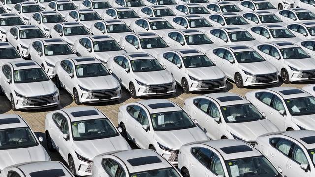EU bremst Hybrid-Importe: Können deutsche Autobauer profitieren?Chinesische Autohersteller gewinnen in Europa massiv an Gewicht. Die EU will die Konkurrenz eindämmen. Ein Import-Deckel für Hybridfahrzeuge soll heimische Hersteller stützen. Kann das funktionieren? Von Sebastian Schreiber.➡️  #Automobilbranche #Handelsbeziehungen #China #EUKommission