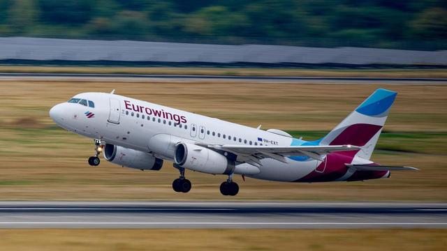 Eurowings streicht Flüge und prüft KurzarbeitDer Kostendruck steigt: Eurowings streicht Flüge und prüft die Möglichkeit von Kurzarbeit für seine Mitarbeitenden. Als Grund nennt die Lufthansa-Tochter die gestiegenen Preise für Kerosin durch den Iran-Krieg.➡️ #Eurowings