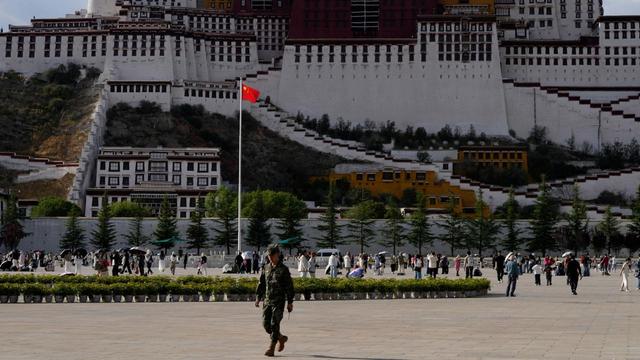 Tote und Verletzte: Erdbeben erschüttert Norden TibetsDie von China kontrollierte autonome Region Tibet wurde von einem Erdbeben getroffen. Dabei sind Häuser zerstört worden - es gibt bisher 16 Tote und Dutzende Verletzte.➡️ #China #Erdbeben