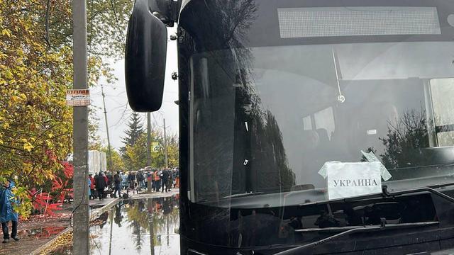 Evakuierungsaktion im ukrainischen Oleschky abgeschlossenEs war die größte gemeinsame Aktion von Ukrainern und Russen seit Kriegsbeginn: Mit 25 Bussen wurden Menschen aus der Frontstadt Oleschky gebracht. Ein Teil von ihnen ist bereits in Belarus angekommen, um in die Ukraine weiterzureisen.➡️ #Russland #Evakuierung