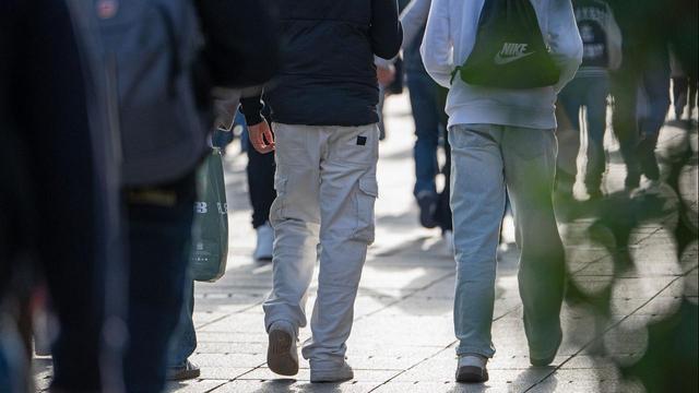 Gen-Z-Proteste: Was die Bundesregierung für die Jugend machtDie bundesweit angekündigten Proteste junger Menschen werfen die Frage auf: Tut die Politik zu wenig für Jugendliche? Fragen an zwei junge Abgeordnete mit Blick auf Rente, Wehrdienst und Bildung. Von Sarah Beham.➡️ #Bundesregierung #Rente #Wehrdienst #Bildung